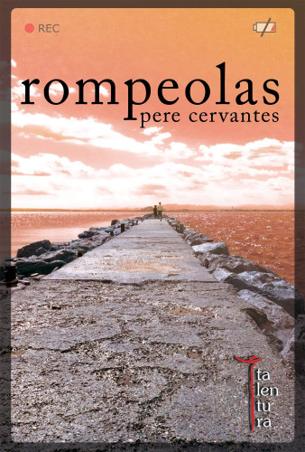La búsqueda de la identidad como elemento preciso para no sucumbir ante la vida, es el epicentro de esta novela. El primer día de primavera, en el ya desaparecido rompeolas barcelonés, un indigente de buena familia trata de pasar sus últimas horas, antes de inyectarse una dosis letal con la que acallar sus remordimientos. A escasos metros de la roca elegida, una mujer embarazada e ilegal está a punto de permutar sus sueños de inmigrante por una vida convencional. En el mismo paraje y usando un vehículo como